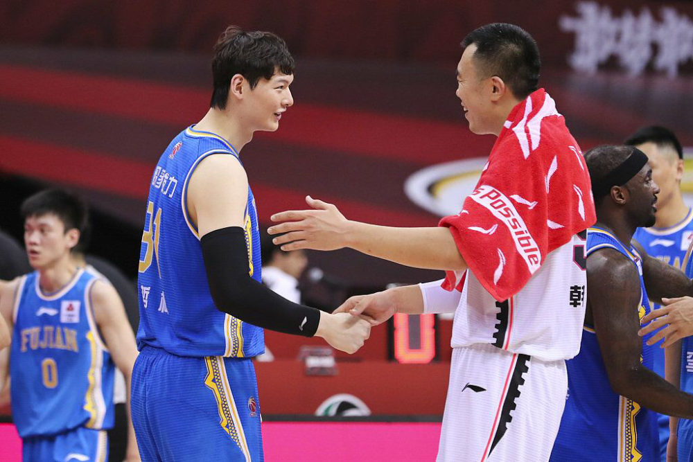 新疆广汇训练开放日;赛后伤情更新引欢呼;NBA常规赛在即;团队化学反应显著的简单介绍 新疆广汇训练开放日;赛后伤情更新引欢呼;NBA常规赛在即;团队化学反应显著的简单介绍